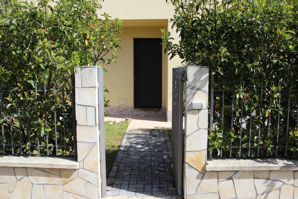 Casa Vacanze Roccella Beach Кампофеличе-ди-Роччелла Экстерьер фото